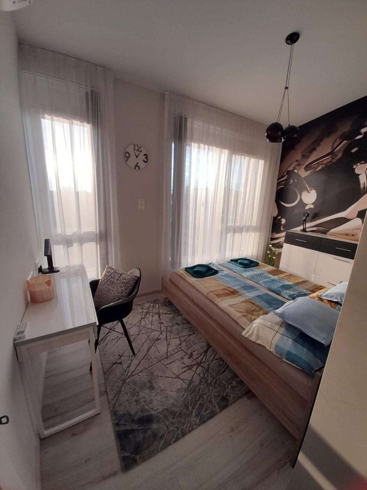 Noir Gold Penthause - Szeged Apartment Exterior photo